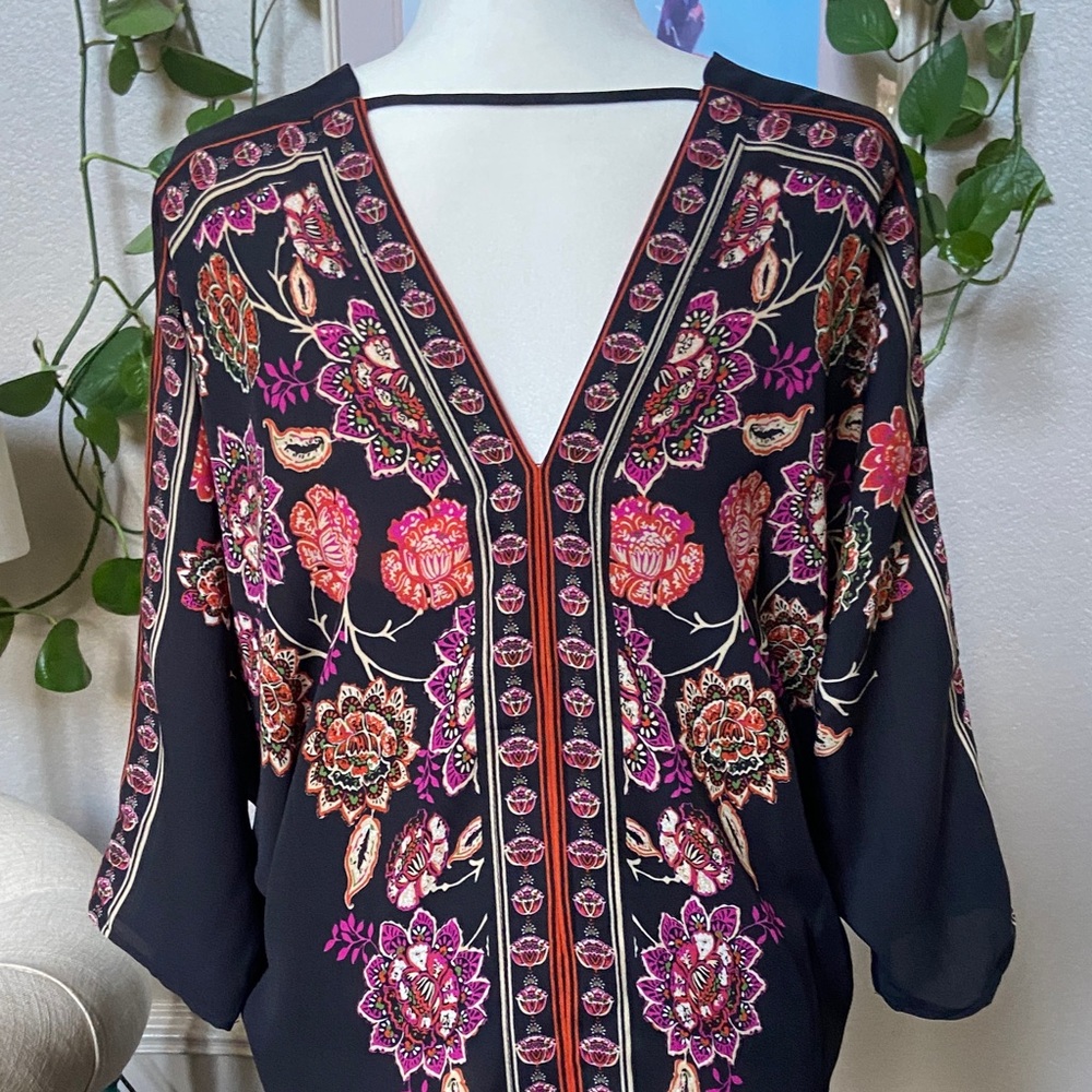 Sale! Vibrant Floral Patterned Women's Top with Bat Wings. Rose + Olive, size M - Picture 4 of 12